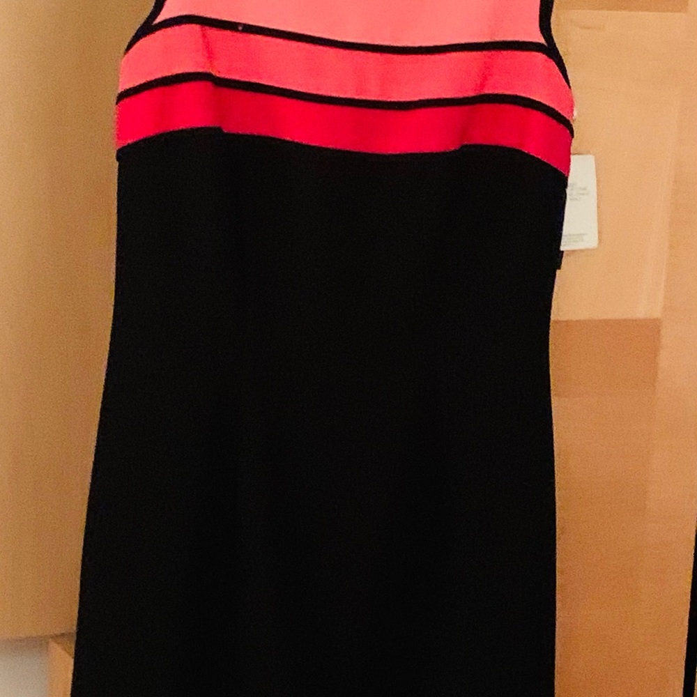 NWT CDC Black and Shades of Red size Petite 8 dress - Picture 2 of 4